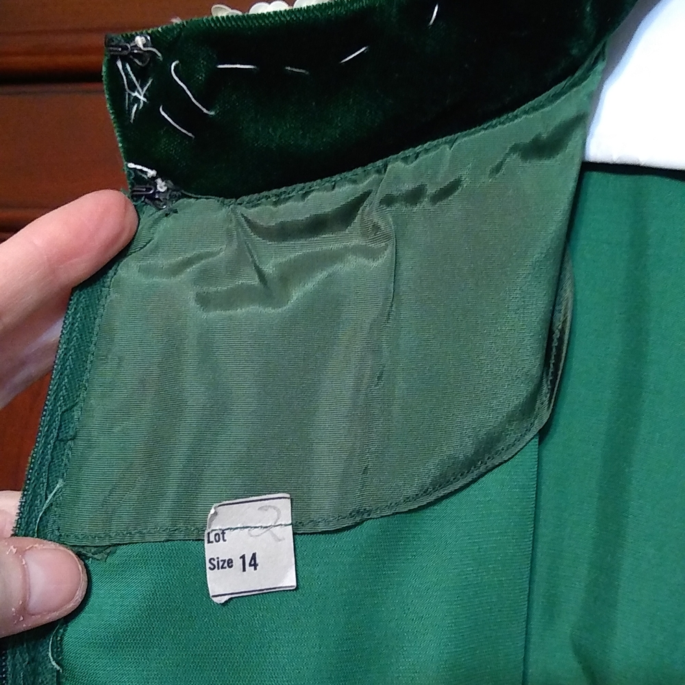 Emerald green long velvet dress, gown. Vintage, handmade Collar With Bling Lace - Picture 14 of 15